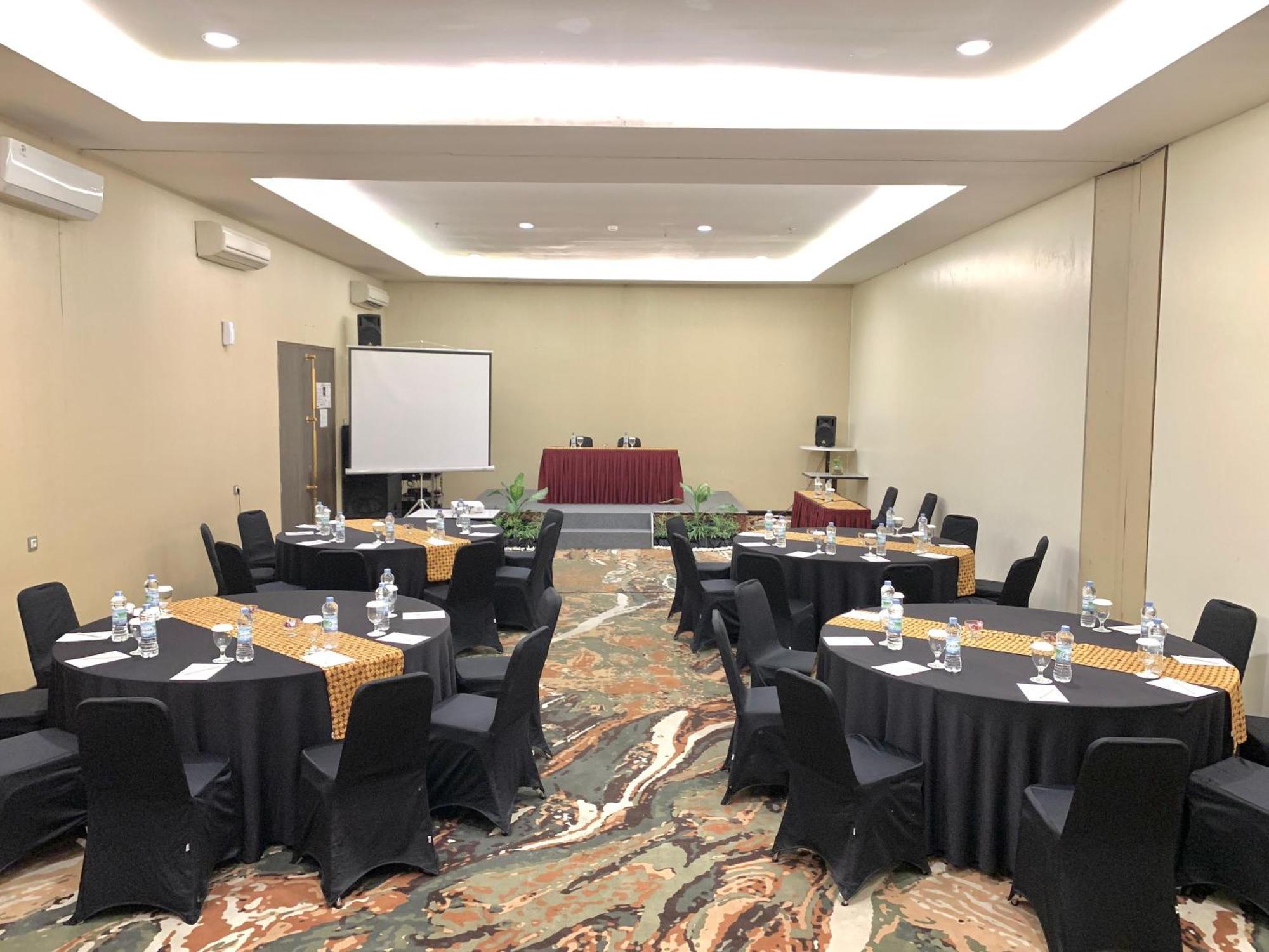 Grand Kangen Hotel Urip Sumoharjo 요그야카르타 외부 사진